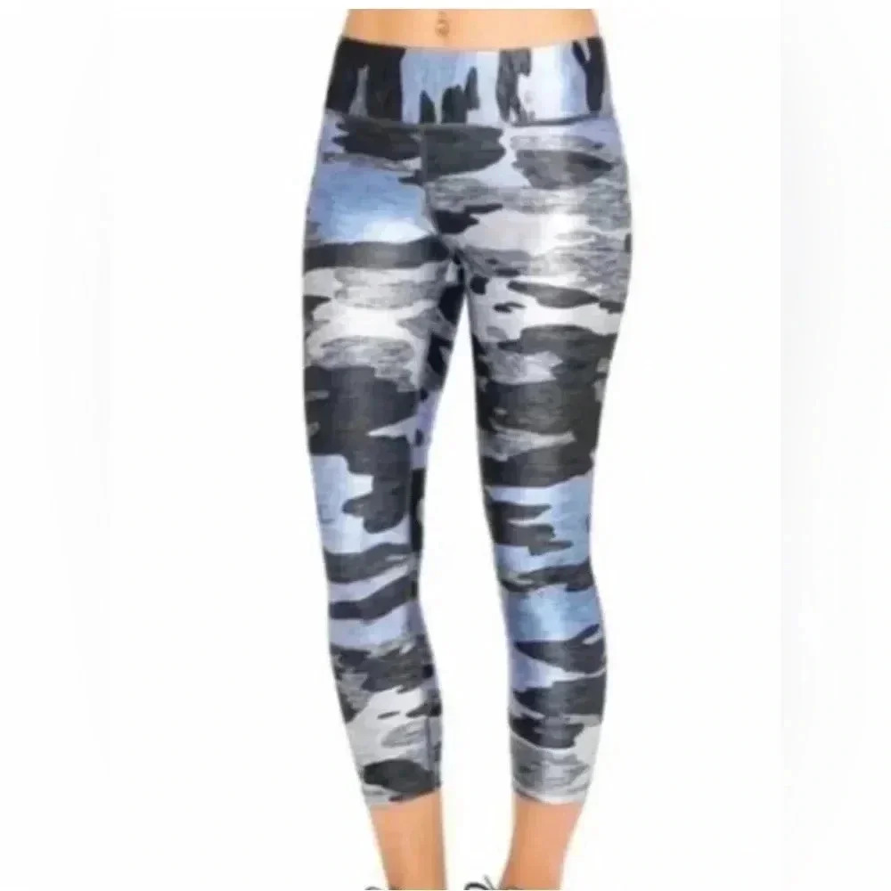 Woman TEREZ gray Blue Camouflage Cropped Legging Pants Sz Large EUC